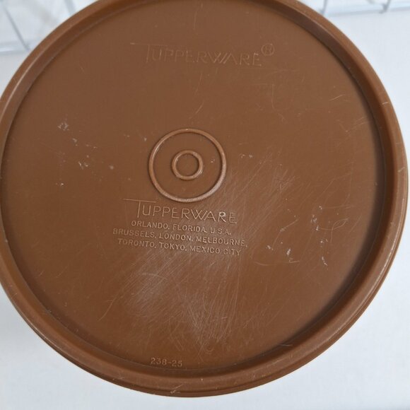 Vintage Collectible Tupperware #263 Coffee Canister Brown w Lid D 6 x H 4.25 In - Picture 5 of 14